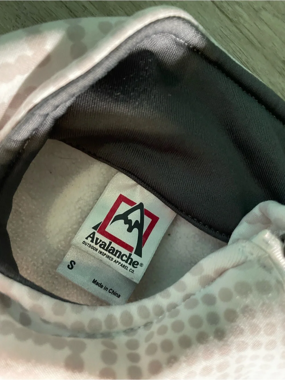 Avalanche Chevron Mock-Neck Pullover - White & Gray
